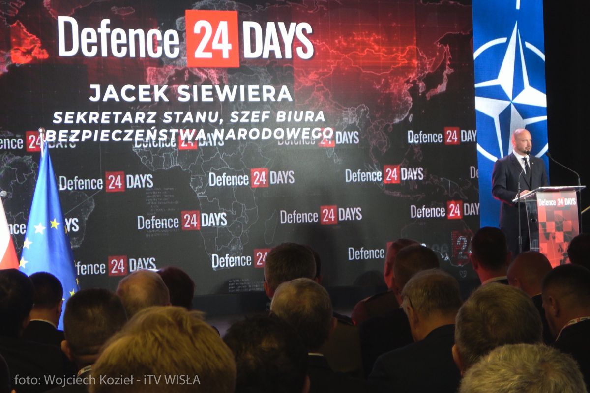 defence24_-20